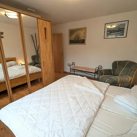 Up Reede Вустров