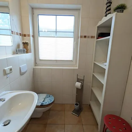 Up Reede Вустров